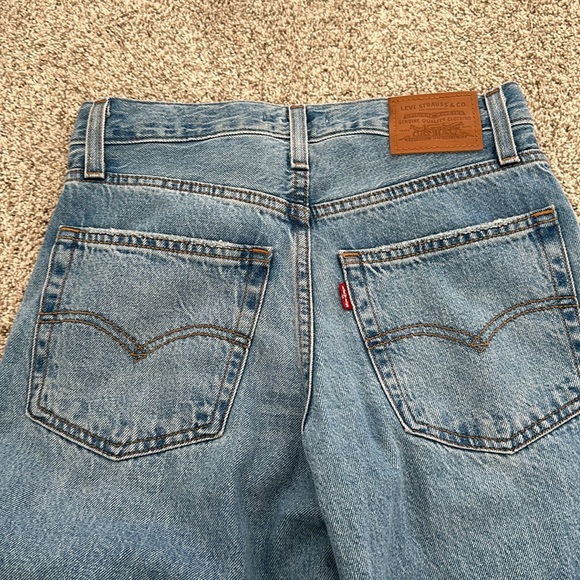 i’m selling Levi’s baggy dad jeans in a size 23 - Picture 4 of 4